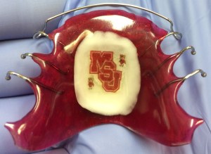 Themed retainer